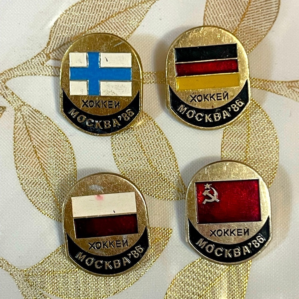 Vintage set of 4 Badges Pins Ice hockey World Championship1986 USSR, Moscow (4).